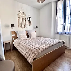 Apartment 3 Pieces Vue Mer A Proximite Des Parfumeries